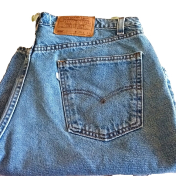 Levi's Other - 🏷5/25 levi 550 jean shorts size 36 (box 6)